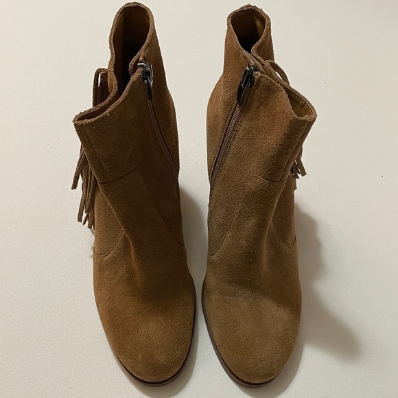 EUC Women's Size 8 Via Spiga Cognac (Tan) Suede Fringe Ankle Boots - Picture 1 of 6